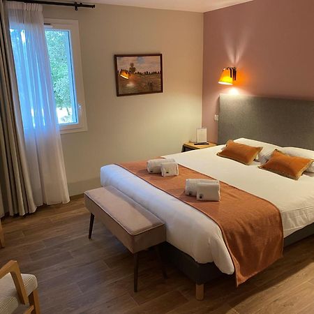 Logis La Bastide De Grignan Hotel & Restaurant "La Chenaie" Luaran gambar